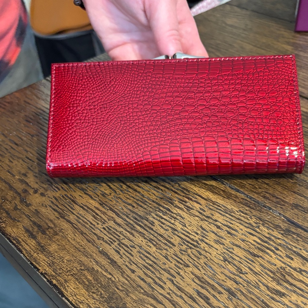 Red Textured Wallet - Picture 4 of 4